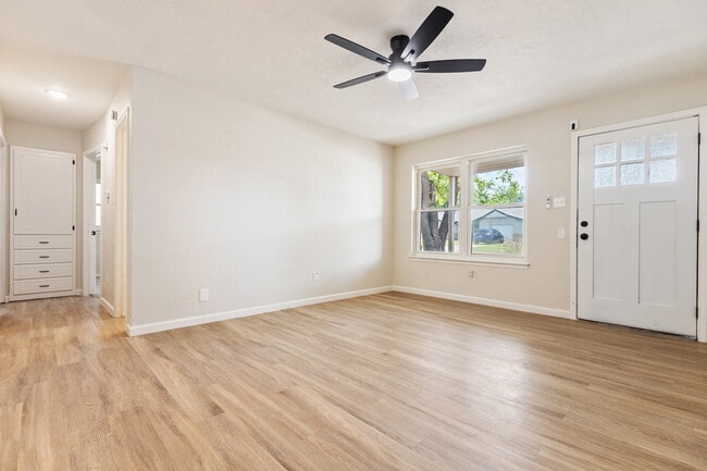 Building Photo - 3325 Del Rancho Rd
