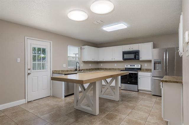 Building Photo - 2228 Bradford Pear Dr