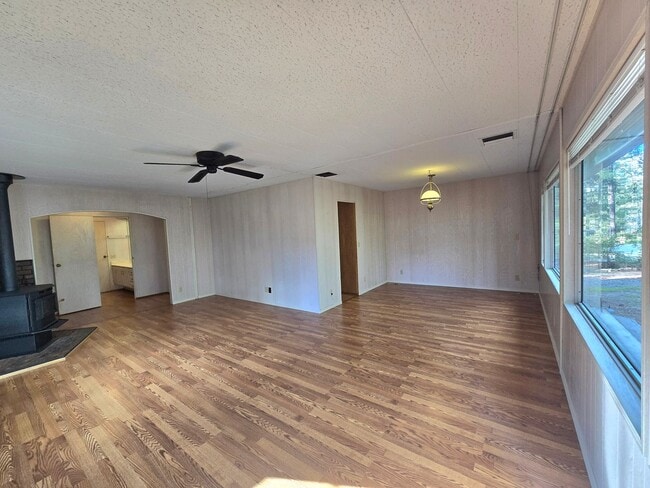 Building Photo - Light and Airy 2 Bedroom 2 Bath In Heather Glen Estates