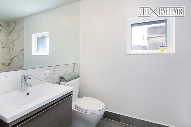 Building Photo - 213 Columbia St