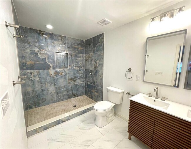 Building Photo - 2272 Collier Dr