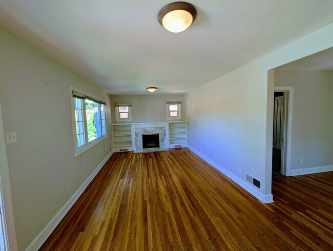 Building Photo - Beautiful Home is Salt Lake City!!!