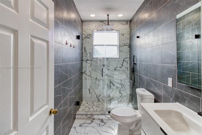 Building Photo - 3810 SW 51st St