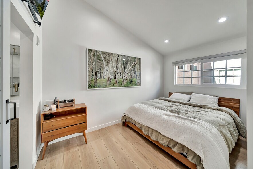 Building Photo - 14727 Magnolia Blvd