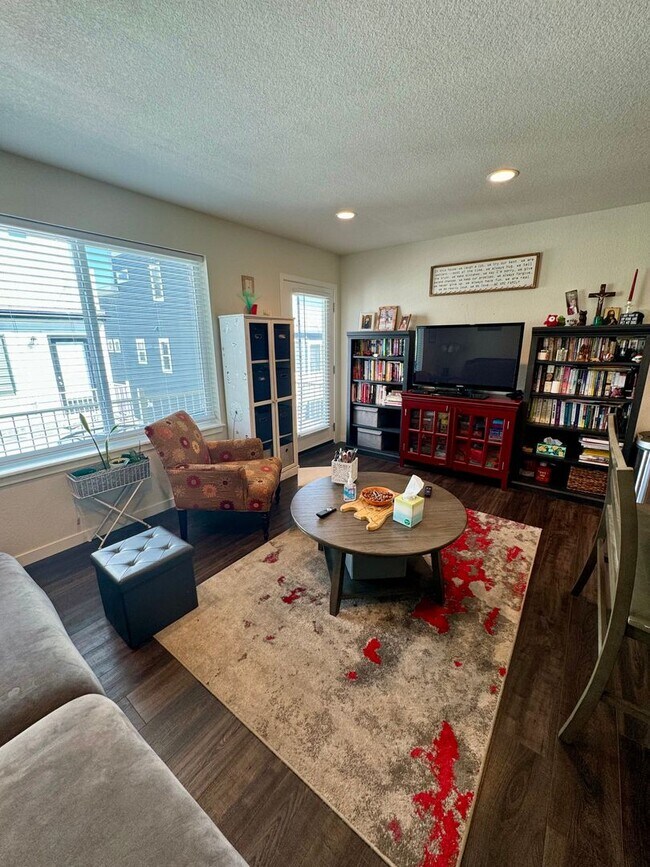 Building Photo - Like New 3 bedroom home in Banning Lewis