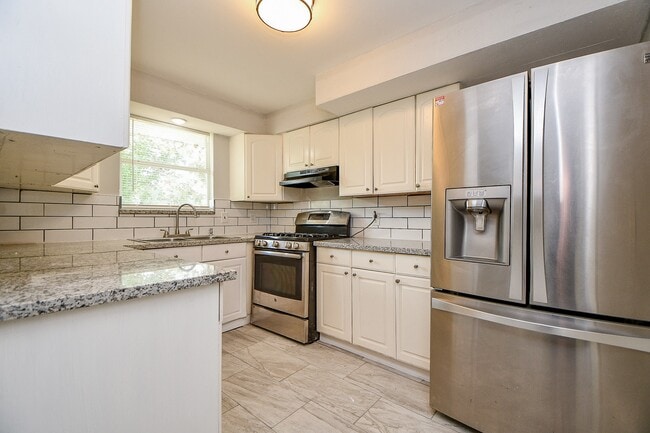 Building Photo - 5811 Greencraig Dr