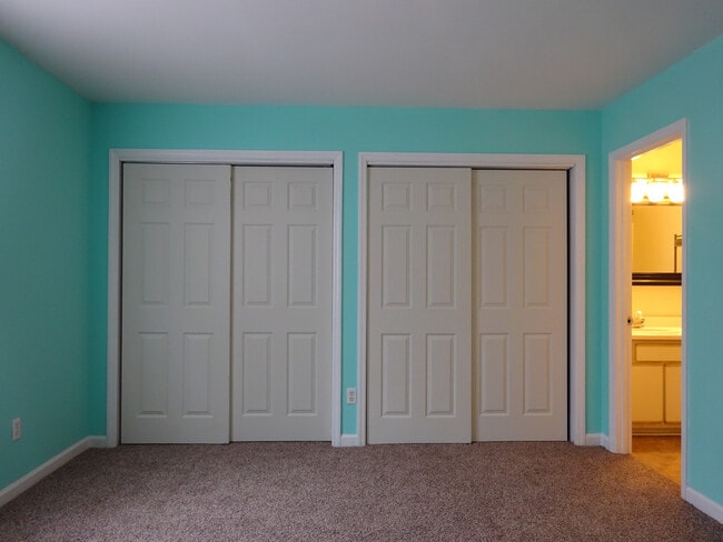 Building Photo - A cutie pie of a home!