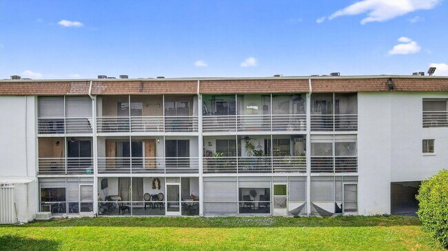 Building Photo - 2200 Springdale Blvd