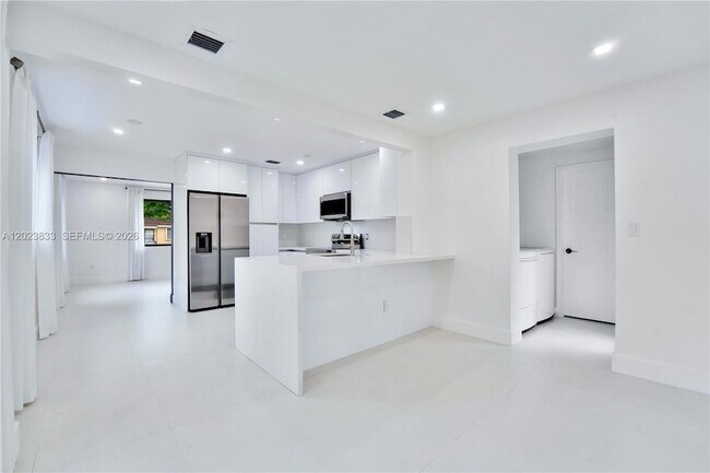 Building Photo - 6566 SW 35th St