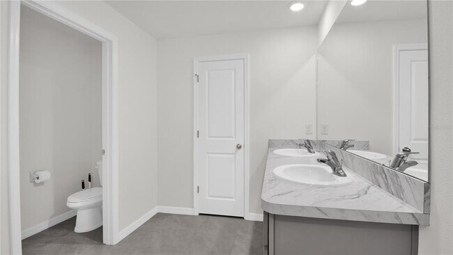 Building Photo - 16545 Mosaic Oar Dr