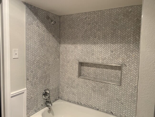 Building Photo - 9714 Orlando Ave