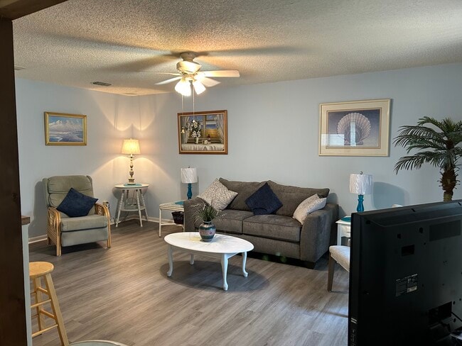 Building Photo - 2574 Forest Ridge Dr