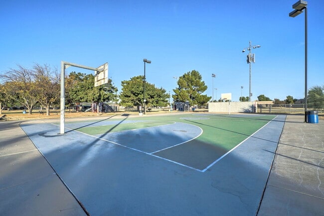 Building Photo - 8940 E Palm Ridge Dr
