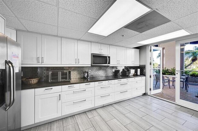 Building Photo - 2880 NE 14th Street Causeway