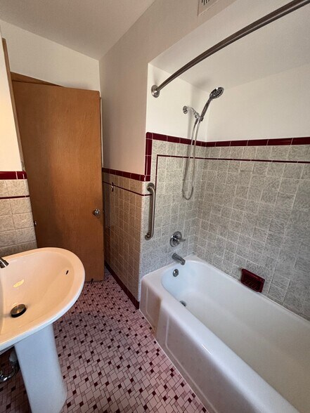 Building Photo - 361 N 62nd St