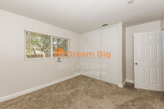 Building Photo - 2877 Sandberg St