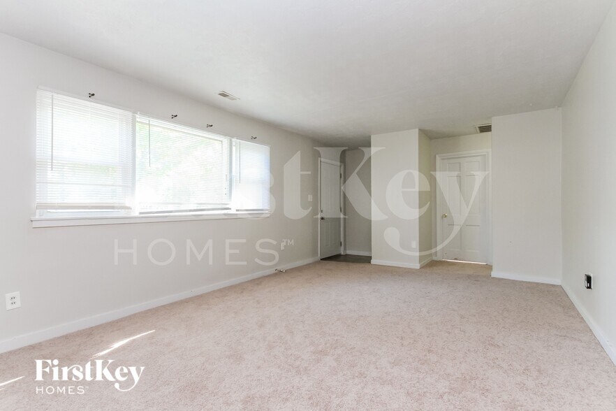 Building Photo - 6256 Raleigh Dr