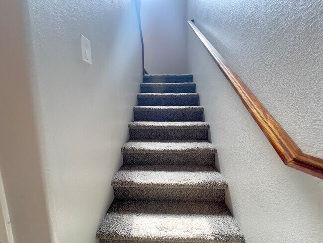 Building Photo - 4 bedroom, 3 bathroom home located in Southwest, NV!