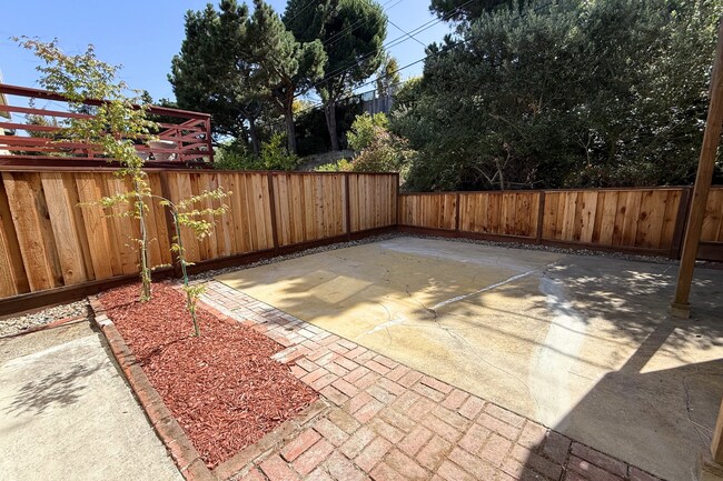 Building Photo - Beautifully Remodeled 4-Bedroom Home with Bonus Family Room & Large Private Yard in South San Fra...