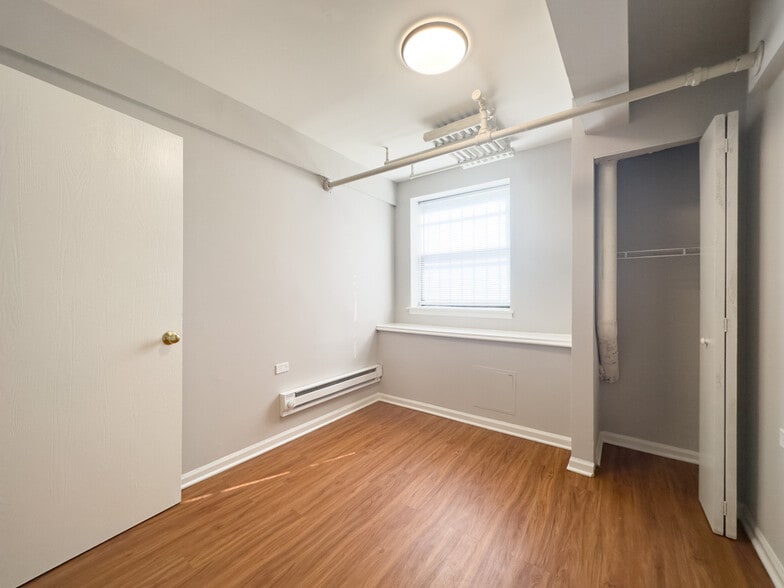 Building Photo - 5748 N Winthrop Ave