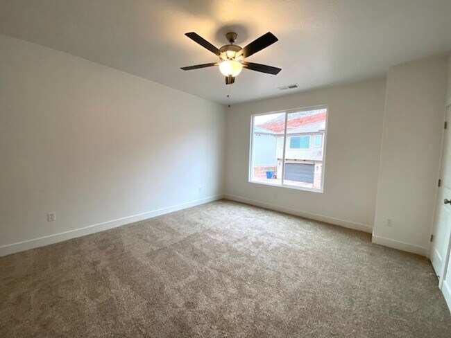 Building Photo - 438 N Stone Mountain Dr