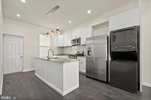 Building Photo - 418 E 21st St