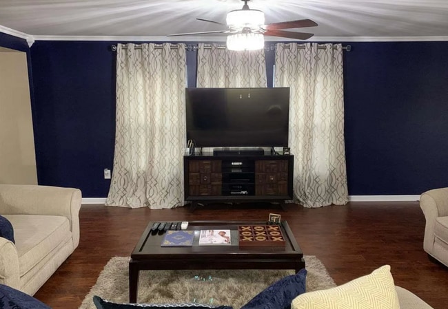 Building Photo - Luxurious 3 bedroom 2 bath home in the Hea...