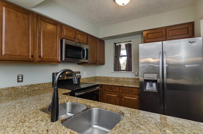 Building Photo - 10167 Creekside Dr SE