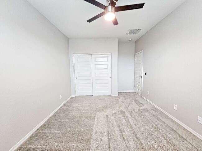 Building Photo - 2268 S Henry Ln