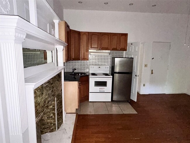 Building Photo - 250 W 137th St
