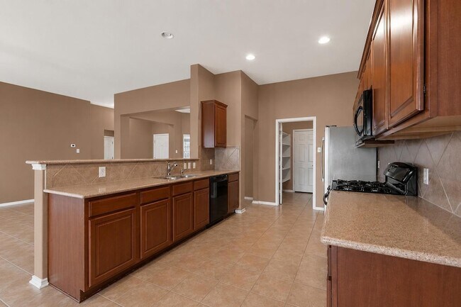 Building Photo - 354 Camelia Pkwy