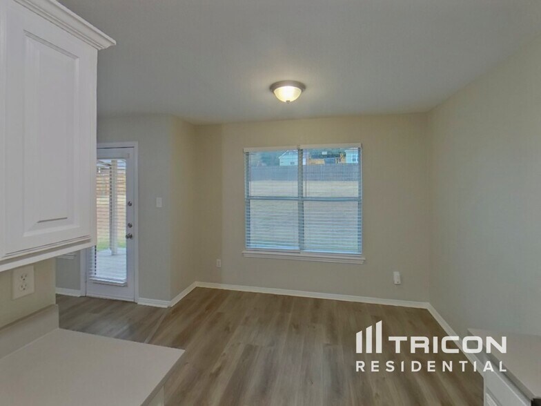 Building Photo - 604 Cumberland Dr