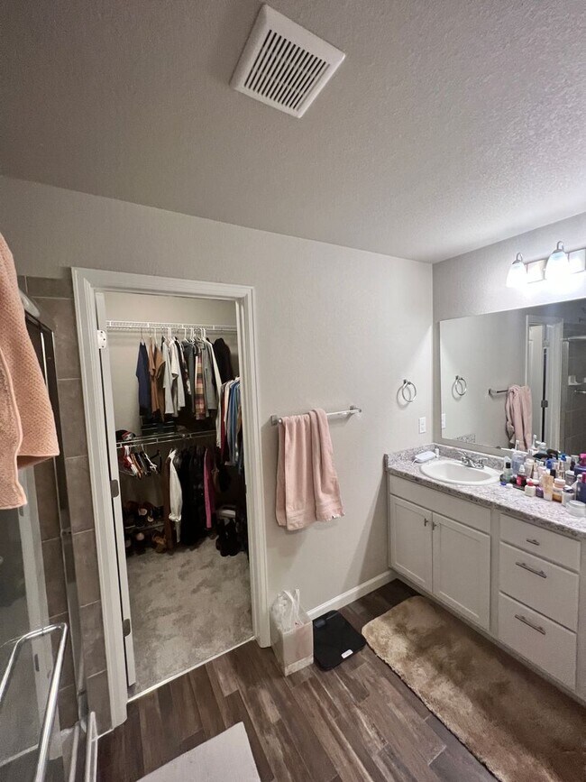 Building Photo - $1995 | 2BR/2.5BA | Lovely New Townhome in...