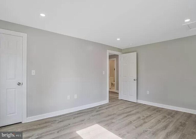 Building Photo - 8700 Maple Ave