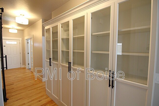 Building Photo - 2271 E Powder River St