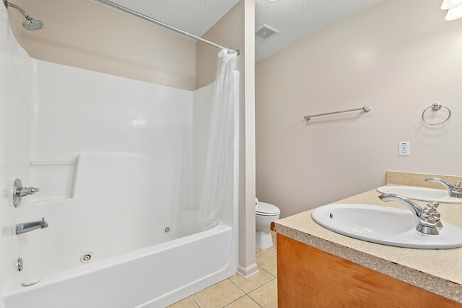 Building Photo - 33 Courtyard Way