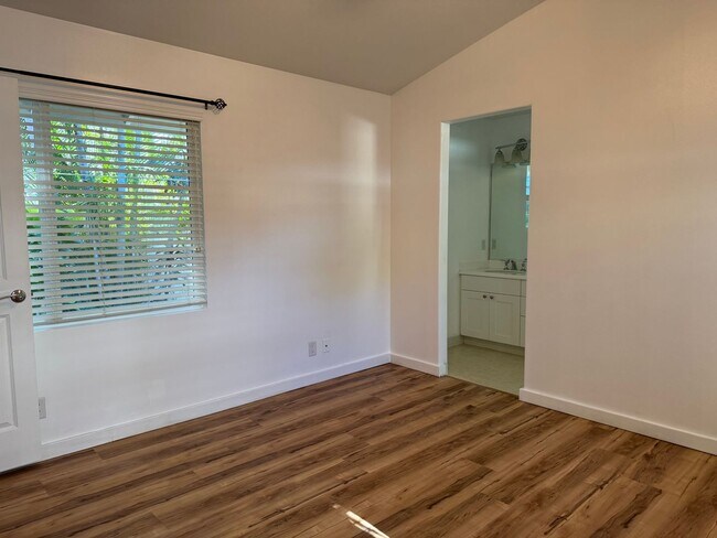 Building Photo - Stunning 4 Bedroom with 3 Bathroom Home in...
