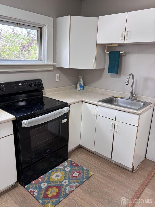 Building Photo - 211 S 11th Ave