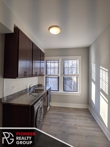 Building Photo - 1128 Maple Ave