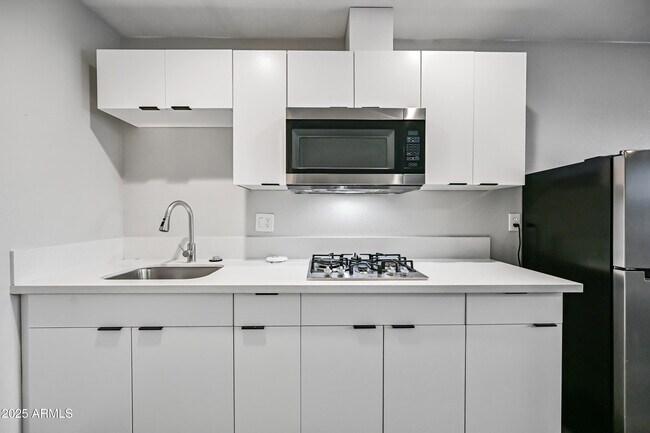 Building Photo - 3025 N 32nd St