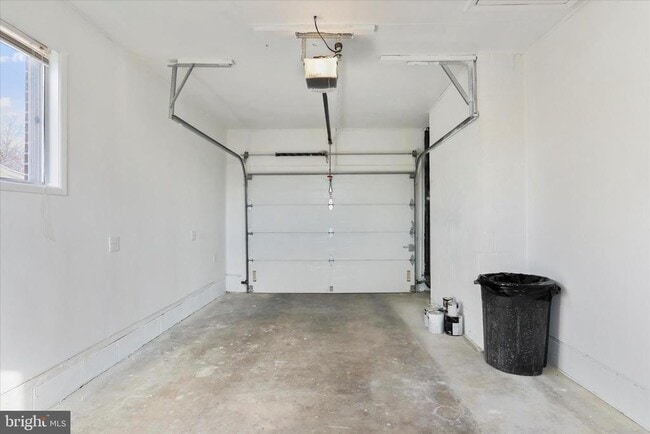 Building Photo - 855 Anthony Ave