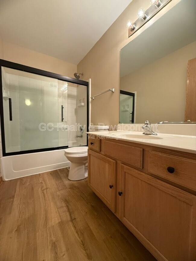 Building Photo - 782 Symphony Dr
