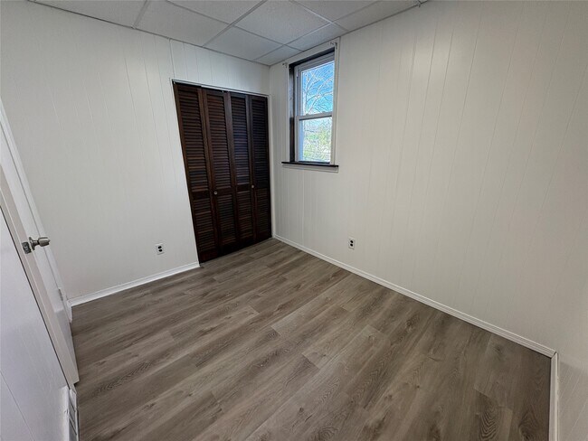 Building Photo - 86 Conklin Ave