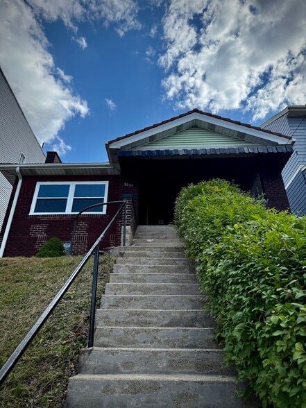 Front - 2024 Perrysville Ave