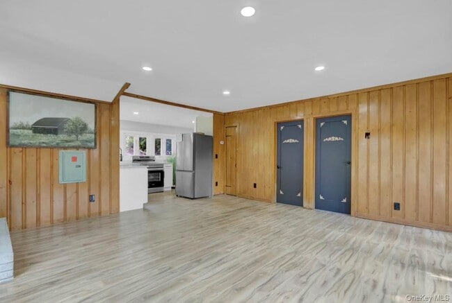 Building Photo - 85 Woodland Dr