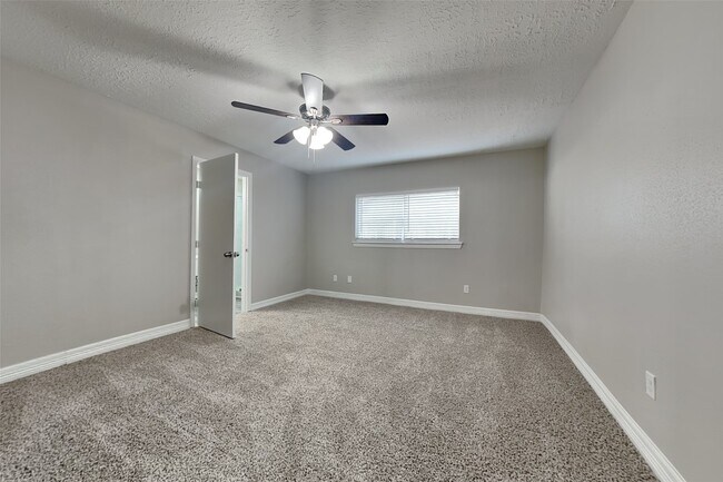 Building Photo - 12015 Woolford Dr