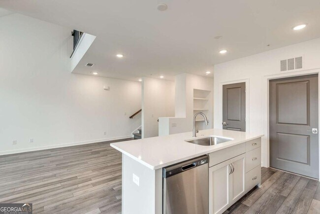 Building Photo - 513 Burton Dr