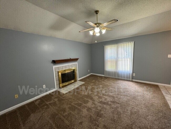 Building Photo - 2627 Bay Pointe Cir E