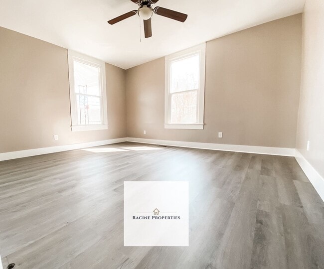 Building Photo - Charming Cottage Living in the Heart of Clinton