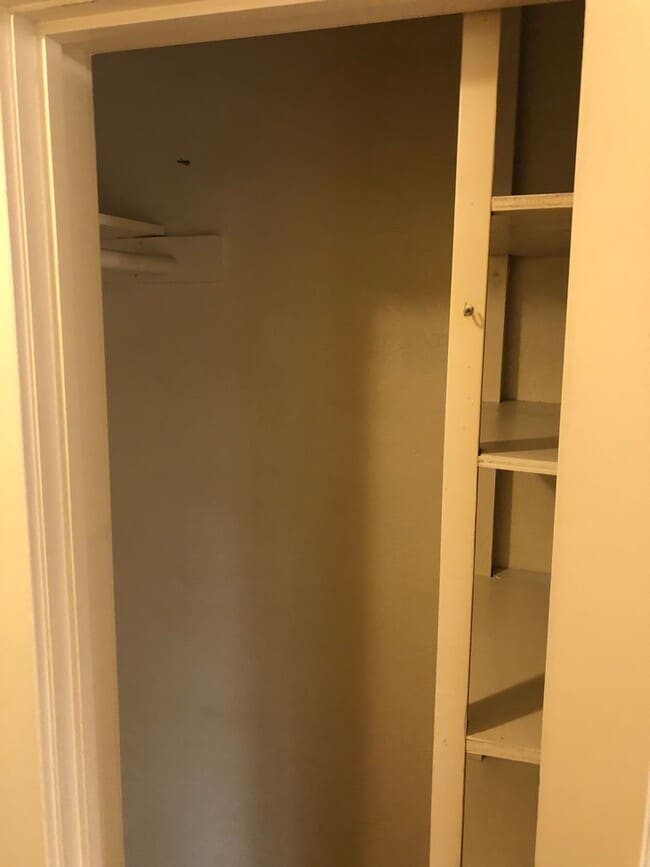 Building Photo - Campus House ~ 3 bedroom, 2 bath